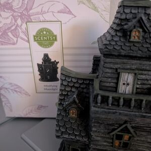 Scentsy Mistifying Moonlight Haunted House Warmer - Black